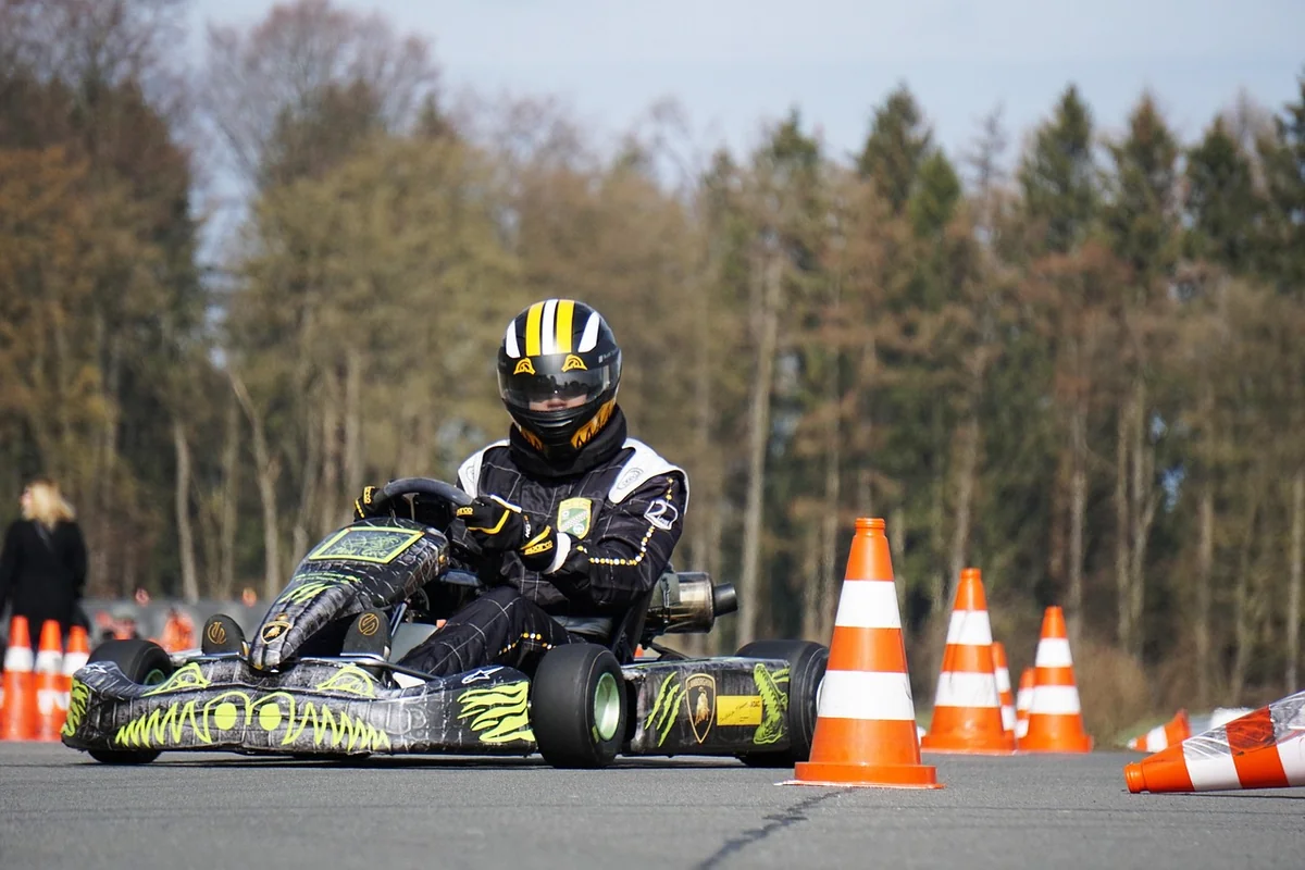 Comment choisir le kart idéal pour débuter en compétition en 2026 : guide complet