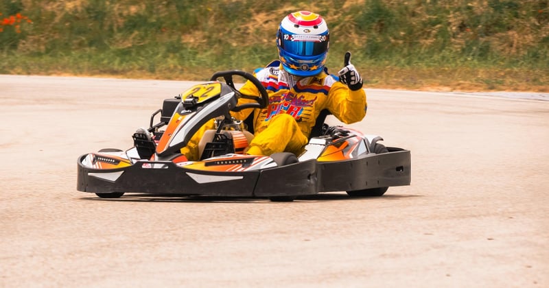 Sécurité en karting : bien régler la sangle de son casque